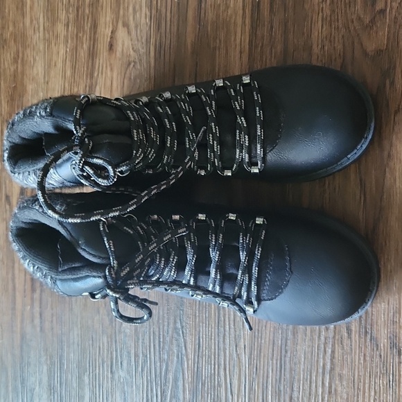 New black boots - Picture 2 of 5
